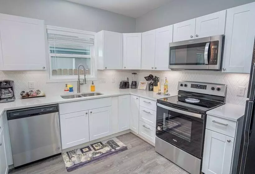 Newly Remodeled 4br 2ba Near Amazing Downtown