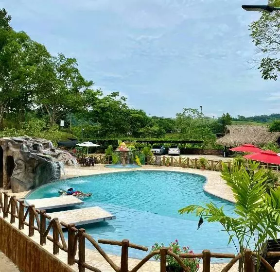Hotelli Eco Resort
