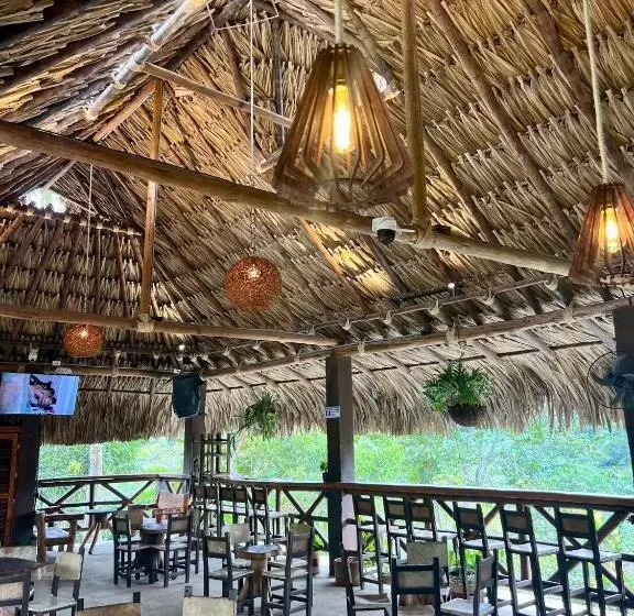 Hotelli Eco Resort