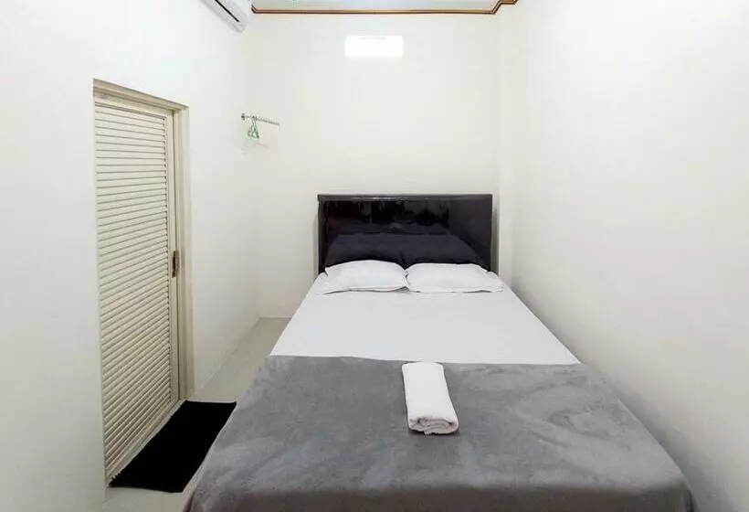 ホテル Griya Mutiara Serayu Syariah Near Univ Merdeka Madiun