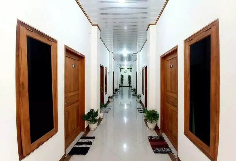 ホテル Griya Mutiara Serayu Syariah Near Univ Merdeka Madiun