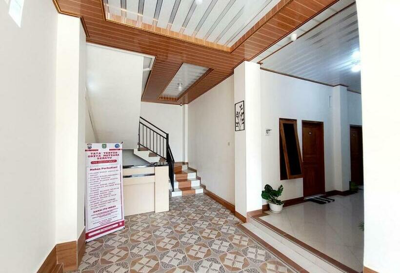 בית מלון כפרי Griya Mutiara Serayu Syariah Near Univ Merdeka Madiun