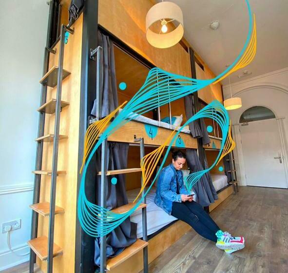 Leevin Hostel George