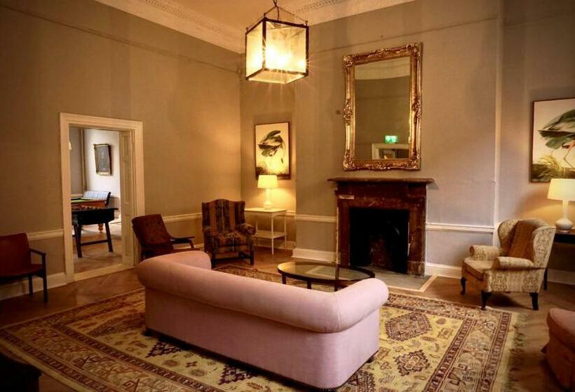 Leevin Hostel George