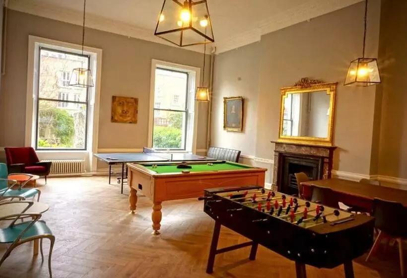 Leevin Hostel George