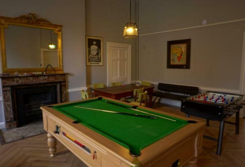 Leevin Hostel George