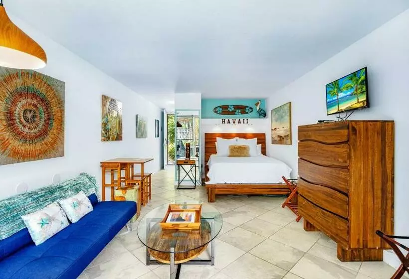 Kona Islander Inn   Prime Downtown Location With Hot Tub, Pool & Beach