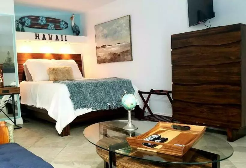 Kona Islander Inn   Prime Downtown Location With Hot Tub, Pool & Beach