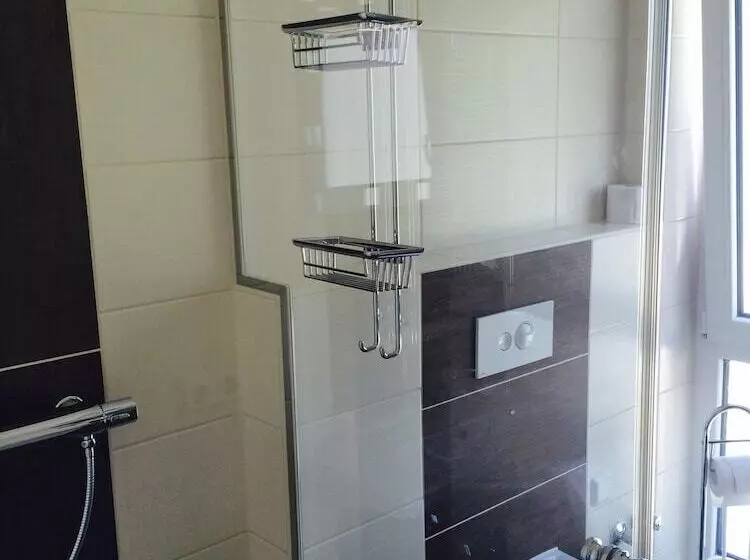 בית מלון כפרי & Apartment Am Theaterplatz