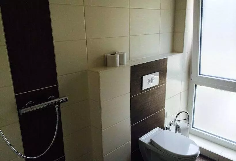 בית מלון כפרי & Apartment Am Theaterplatz