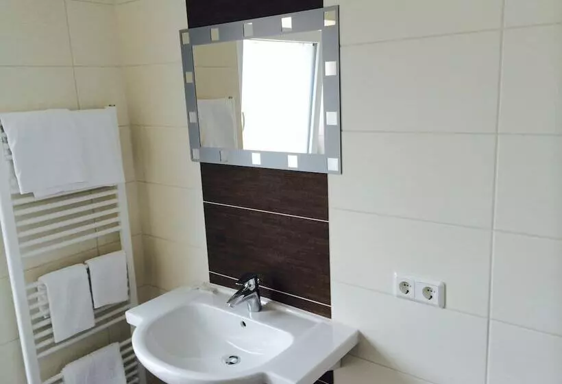 בית מלון כפרי & Apartment Am Theaterplatz