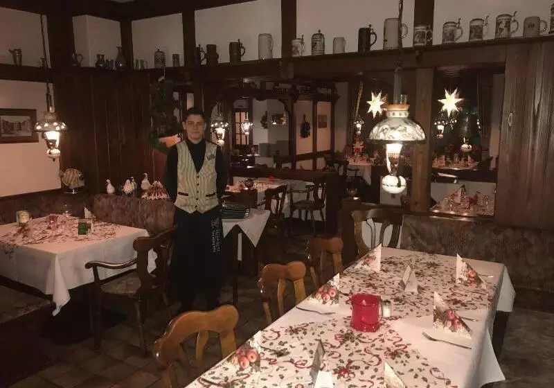 בית מלון כפרי & Apartment Am Theaterplatz