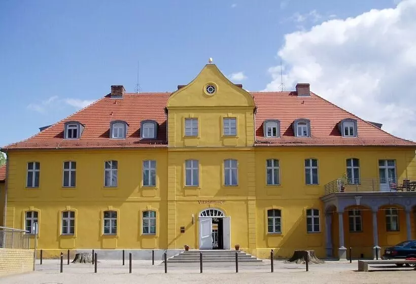 فندق Vierseithof Luckenwalde