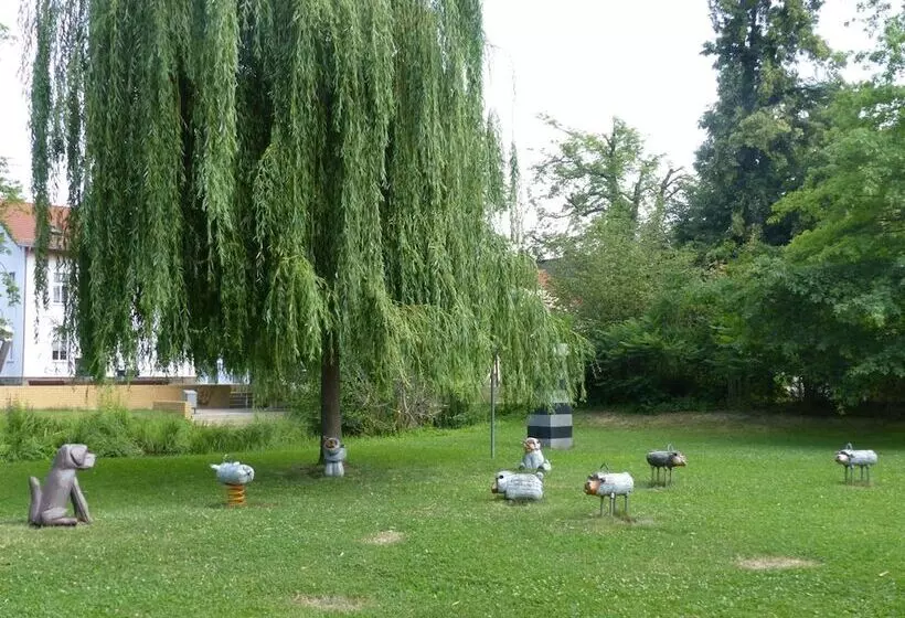 فندق Vierseithof Luckenwalde