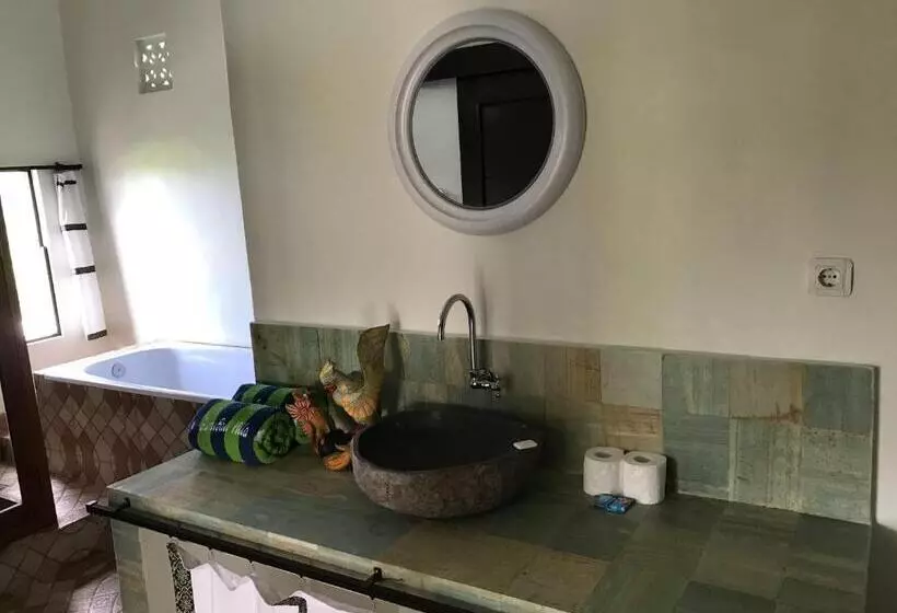 ペンション Gumibali Villa