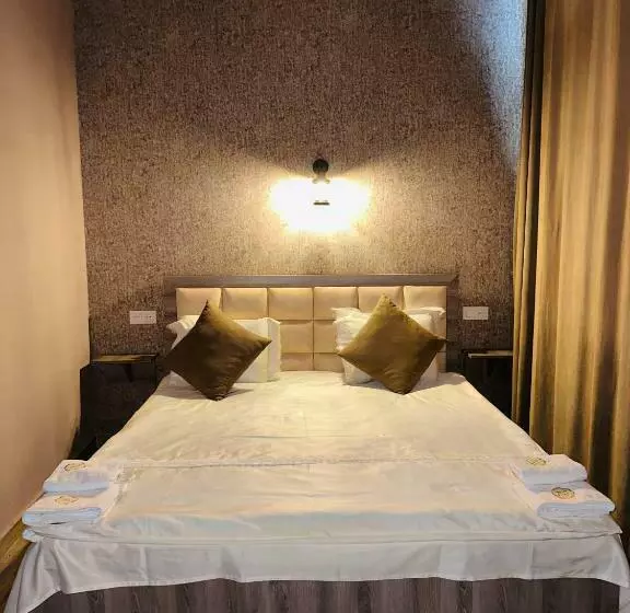 Tigran Hotel By Black & Gold