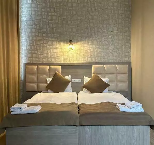 Tigran Hotel By Black & Gold