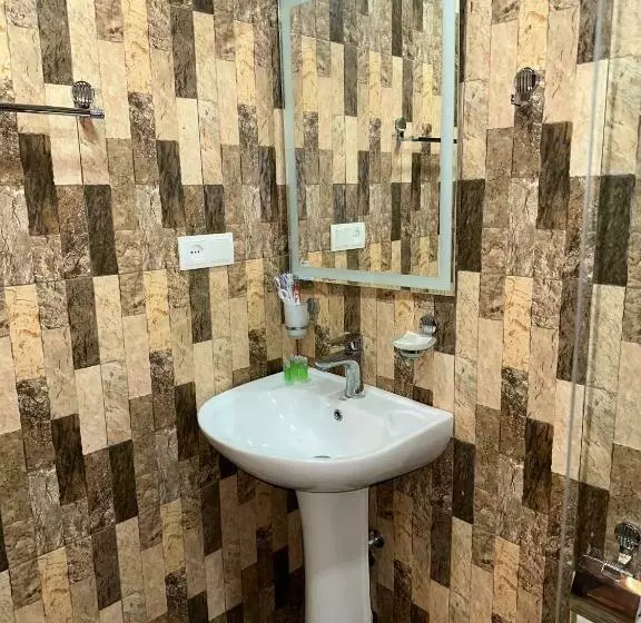 Tigran Hotel By Black & Gold