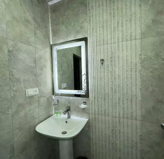 Tigran Hotel By Black & Gold