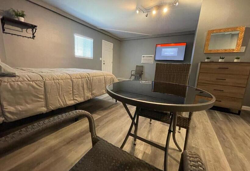 膳宿费 Spacious Studio With Private Entry