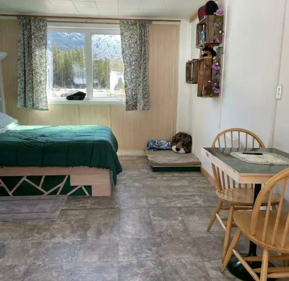 Aamiaismajoitus (B&B) Jade City Dog House