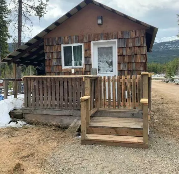 Aamiaismajoitus (B&B) Jade City Dog House