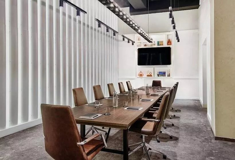 ホテル Moxy Downtown Los Angeles