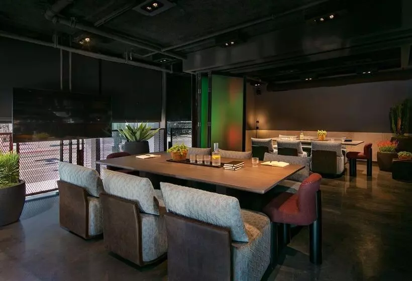 ホテル Moxy Downtown Los Angeles