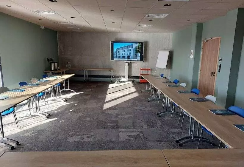 هتل Campanile Saintbrieuc Centre  Gare