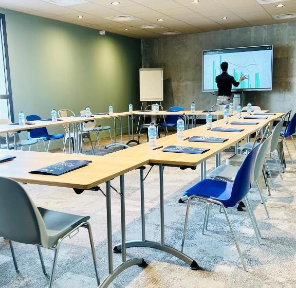 فندق Campanile Saintbrieuc Centre  Gare