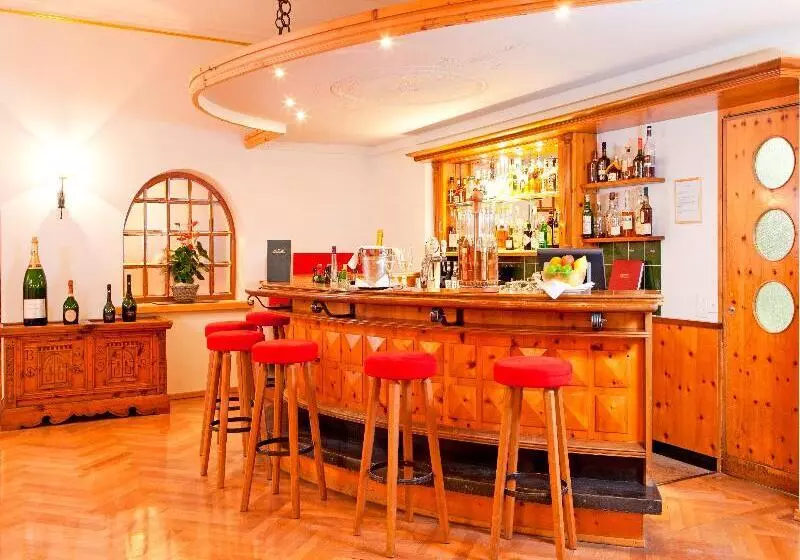 Отель Edelweiss Swiss Quality