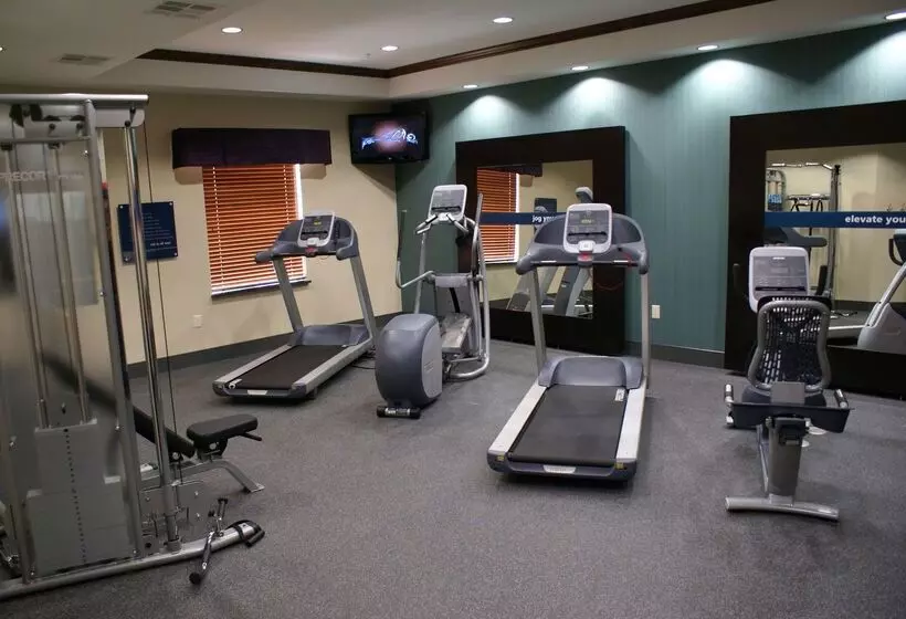 فندق Hampton Inn & Suites Center