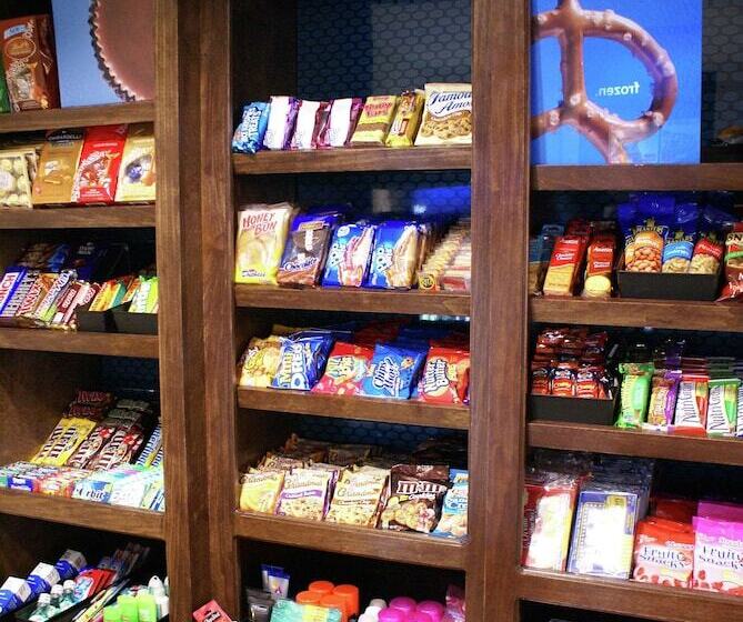 فندق Hampton Inn & Suites Center