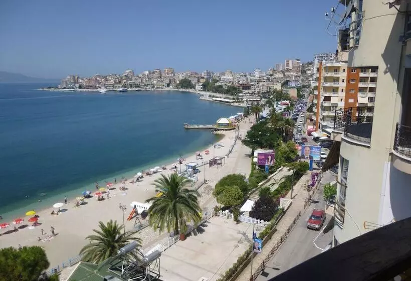 Monte Cristo Hotel With Rooftop Pool