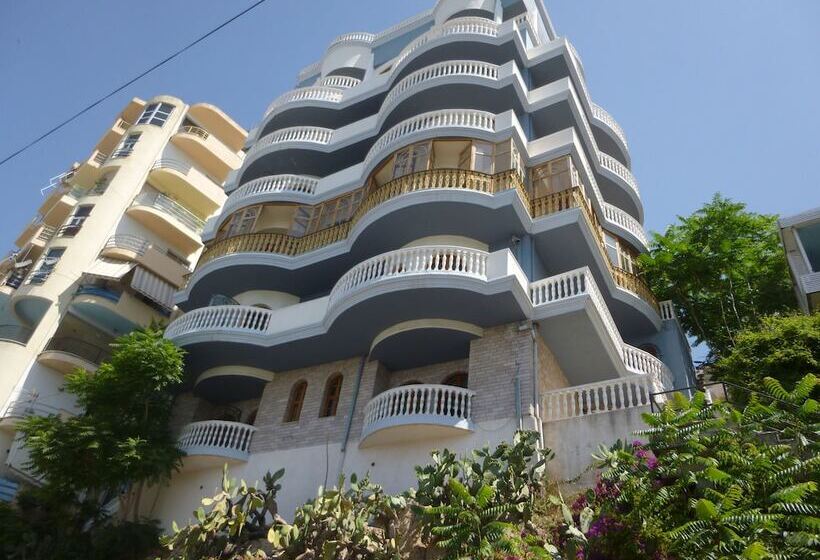 Monte Cristo Hotel With Rooftop Pool