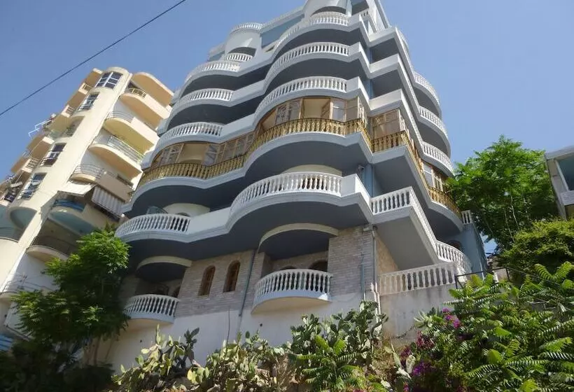 Monte Cristo Hotel With Rooftop Pool