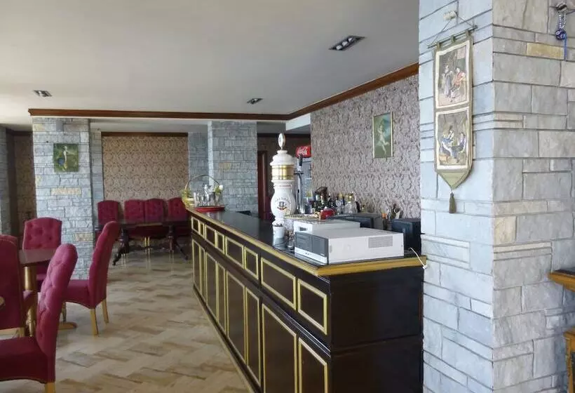 Monte Cristo Hotel With Rooftop Pool