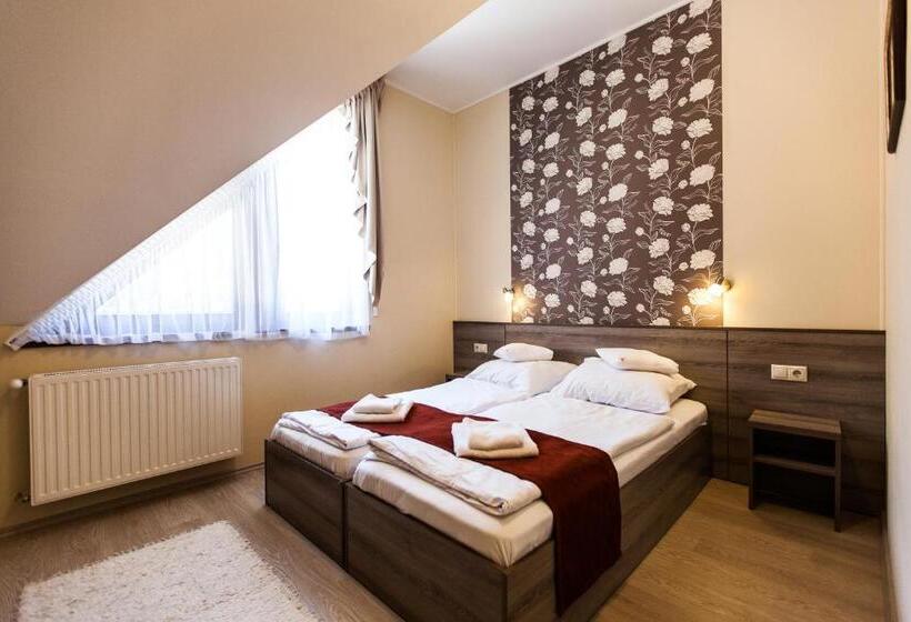 酒店 Piroska Csárda és Panzió