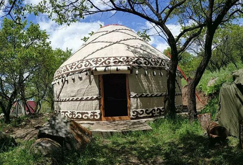 تختخواب و صبحانه Turan Handmade Yurt With Heated Floors