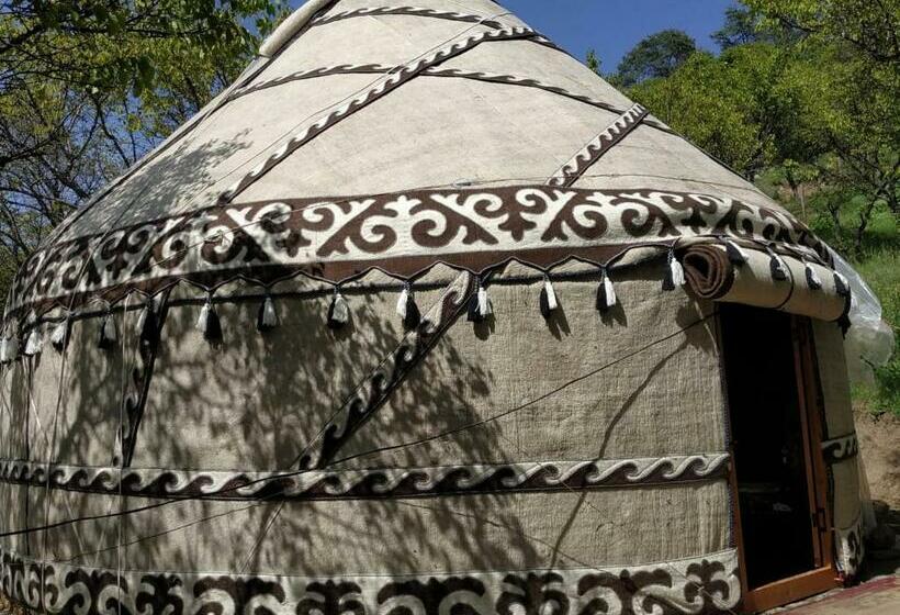 تختخواب و صبحانه Turan Handmade Yurt With Heated Floors