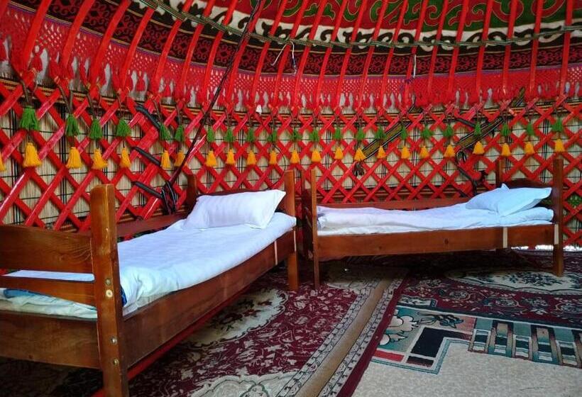 تختخواب و صبحانه Turan Handmade Yurt With Heated Floors