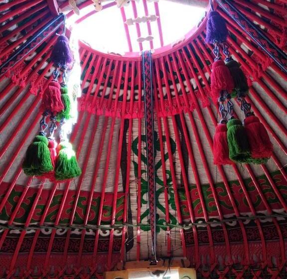 تختخواب و صبحانه Turan Handmade Yurt With Heated Floors