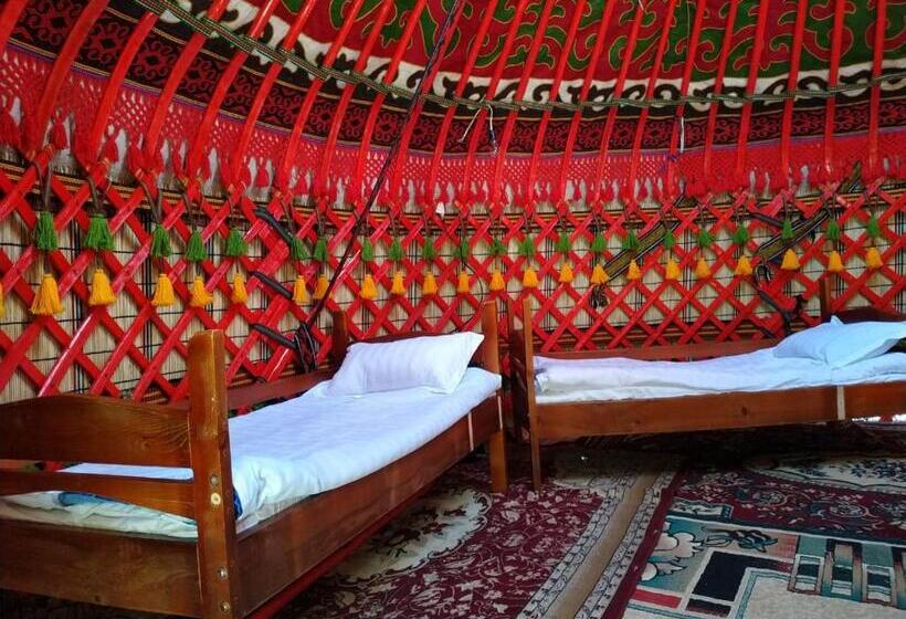 تختخواب و صبحانه Turan Handmade Yurt With Heated Floors