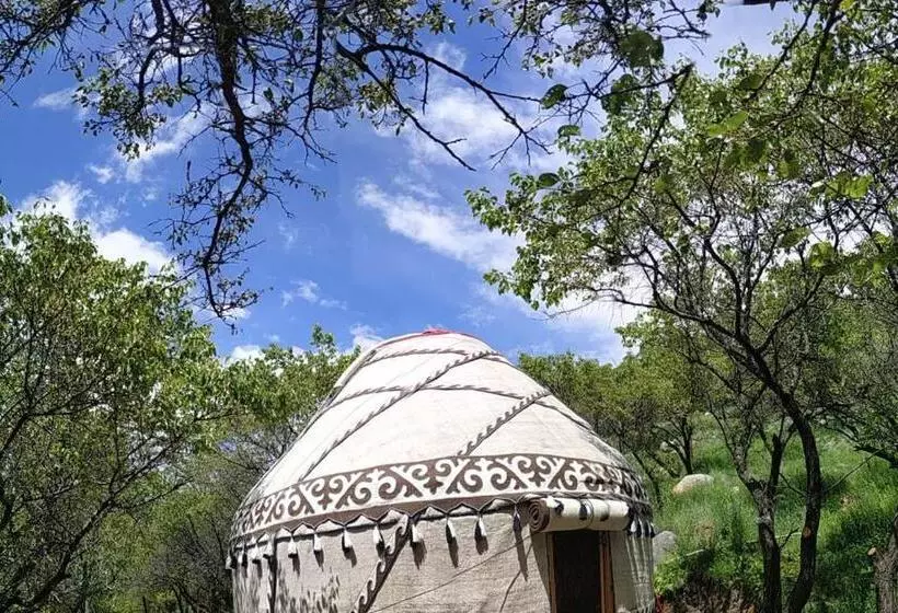 تختخواب و صبحانه Turan Handmade Yurt With Heated Floors