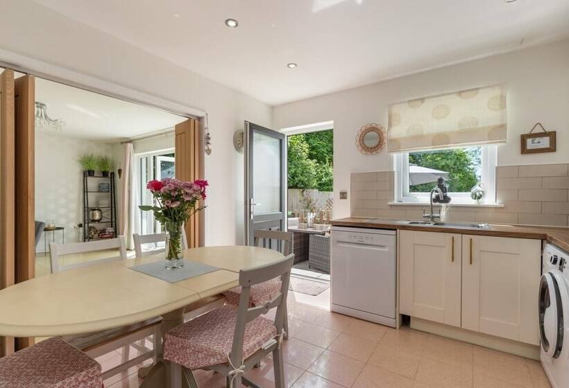 Parsonage Cottage  Peaceful, Dog Friendly Cottage