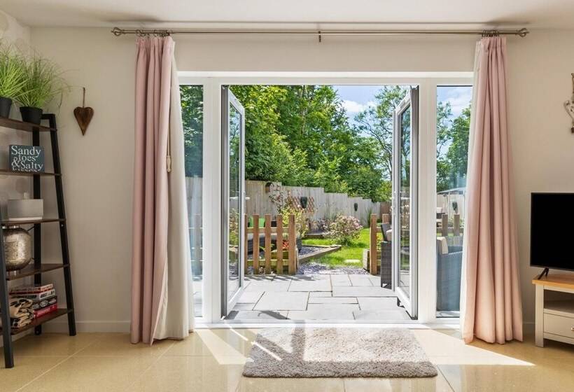 Parsonage Cottage  Peaceful, Dog Friendly Cottage