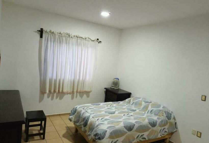 Acogedora Recamara En Interior De Casa Habitación