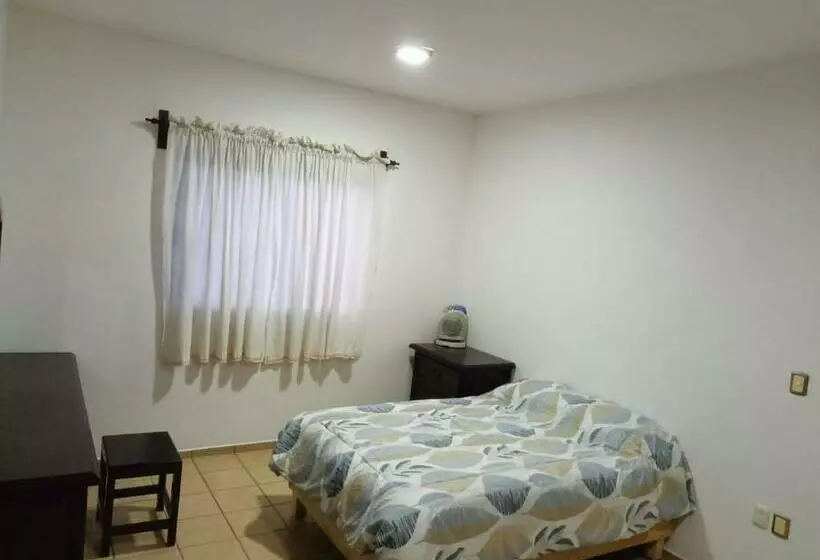 Acogedora Recamara En Interior De Casa Habitación