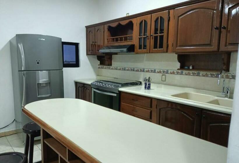 Acogedora Recamara En Interior De Casa Habitación