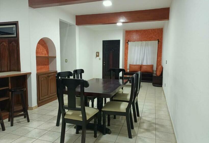 Acogedora Recamara En Interior De Casa Habitación